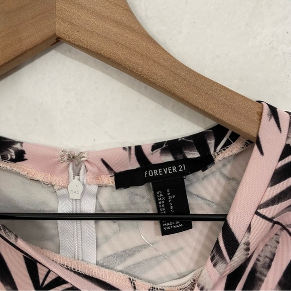 Forever 21 Women’s S Y2K Pink Floral Midi Short Sleeve Dress - Picture 2 of 5